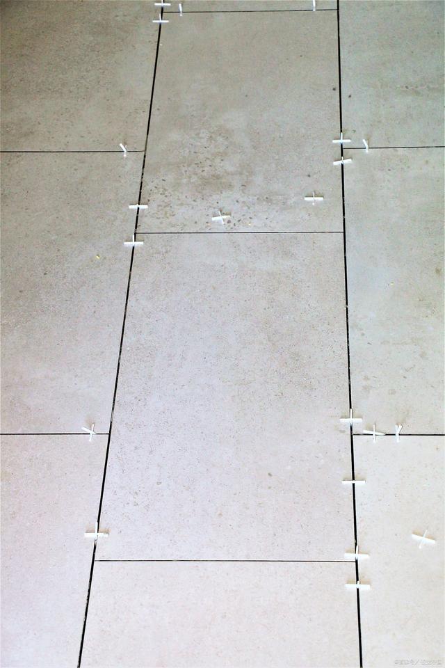 瓷砖空鼓打胶有用吗(瓷砖空鼓打胶有用吗多少钱)